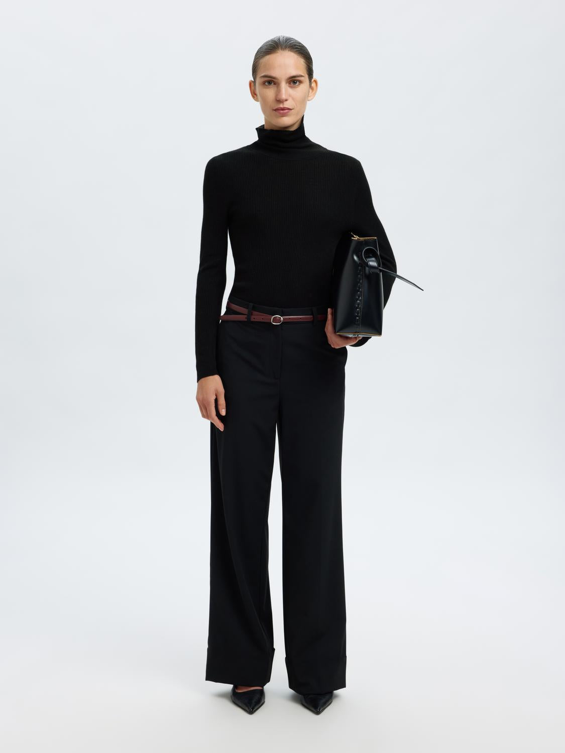 model_shot-front_full